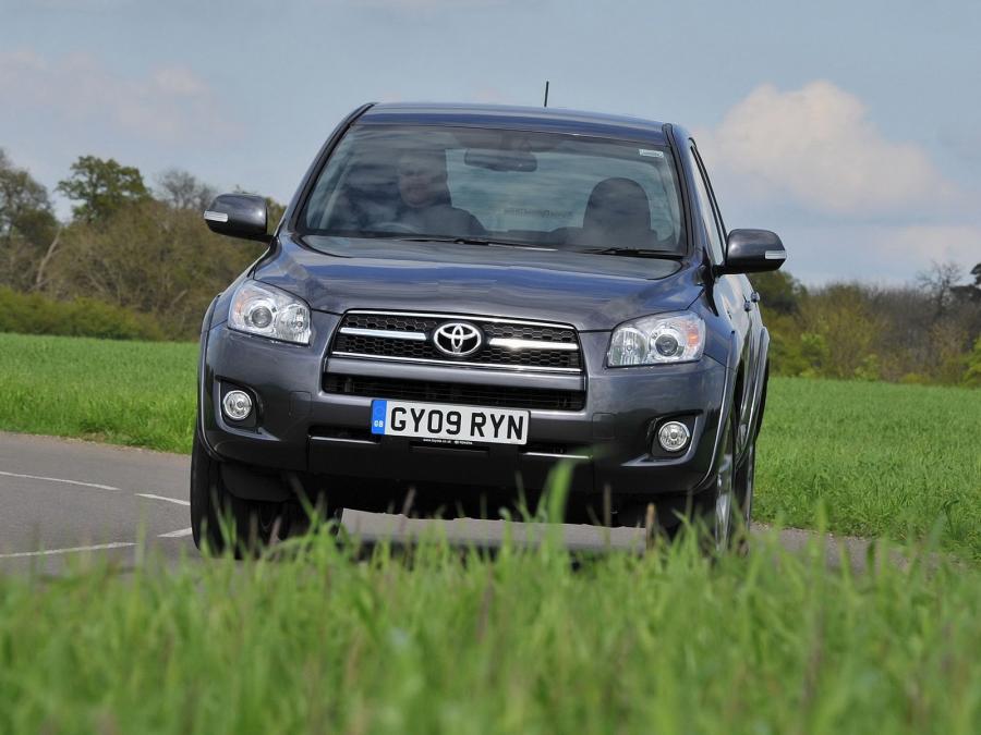  Toyota RAV4 2008 года  (UK) (фото 2 из 18)